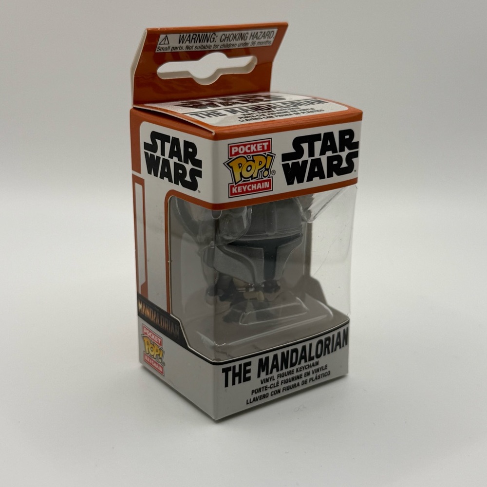 Funko Pocket Pop! Keychain - The Mandalorian in Black and Gray